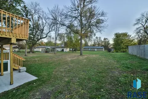 401 E 4th St, Hartford, SD 57033 photo 33