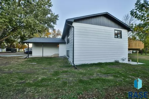401 E 4th St, Hartford, SD 57033 photo 28