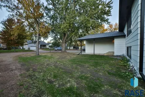 401 E 4th St, Hartford, SD 57033 photo 27