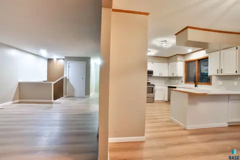 401 E 4th St, Hartford, SD 57033 photo 17