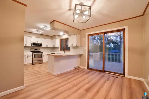 401 E 4th St, Hartford, SD 57033 photo 16