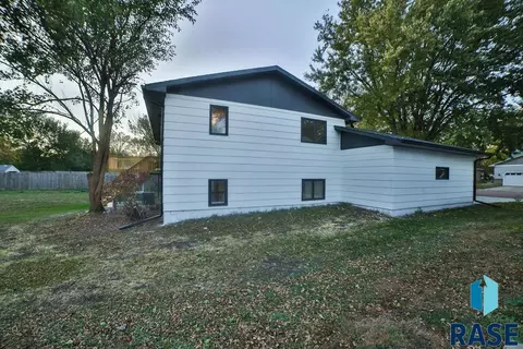 401 E 4th St, Hartford, SD 57033 photo 31
