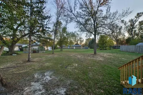 401 E 4th St, Hartford, SD 57033 photo 35