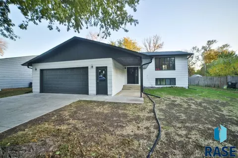 401 E 4th St, Hartford, SD 57033 photo 23