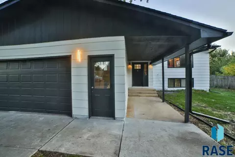 401 E 4th St, Hartford, SD 57033 photo 25