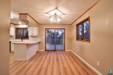 401 E 4th St, Hartford, SD 57033 photo 15