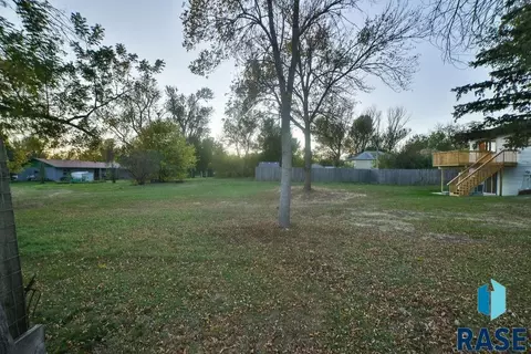 401 E 4th St, Hartford, SD 57033 photo 34