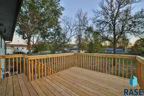 401 E 4th St, Hartford, SD 57033 photo 5