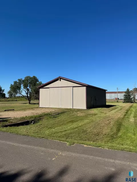113 S Lake Ave, Wentworth, SD 57075