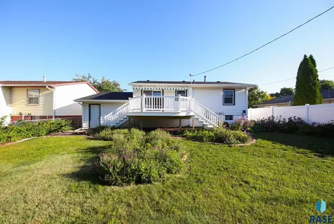 2009 E Madison St, Sioux Falls, SD 57103 photo 2