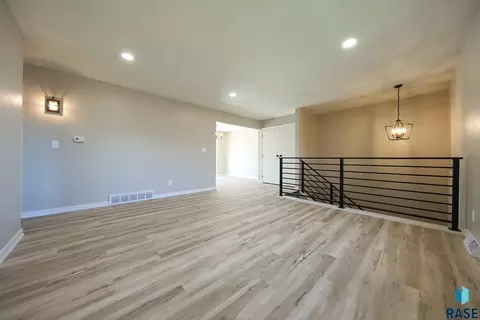 2009 E Madison St, Sioux Falls, SD 57103 photo 5