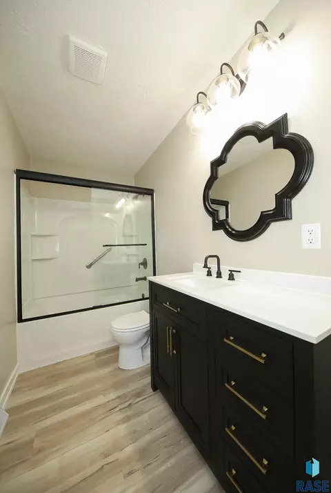 2009 E Madison St, Sioux Falls, SD 57103 photo 9