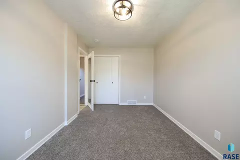 2009 E Madison St, Sioux Falls, SD 57103 photo 10