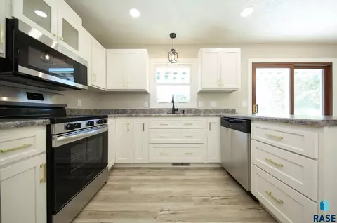 2009 E Madison St, Sioux Falls, SD 57103 photo 8