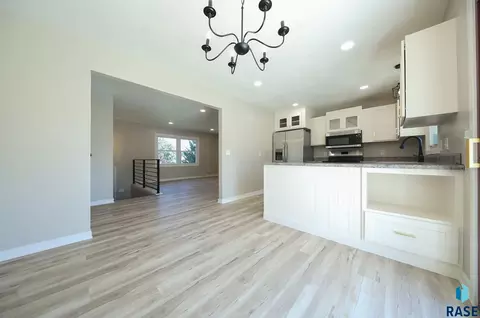 2009 E Madison St, Sioux Falls, SD 57103 photo 6