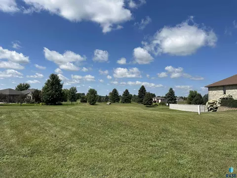 163 Lake Ridge Dr, Wentworth, SD 57075
