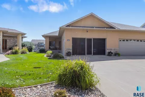 6019 Sunset Blvd, Madison, SD 57042 photo 2