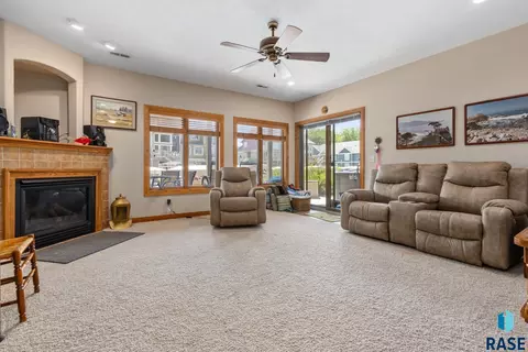 6019 Sunset Blvd, Madison, SD 57042 photo 31