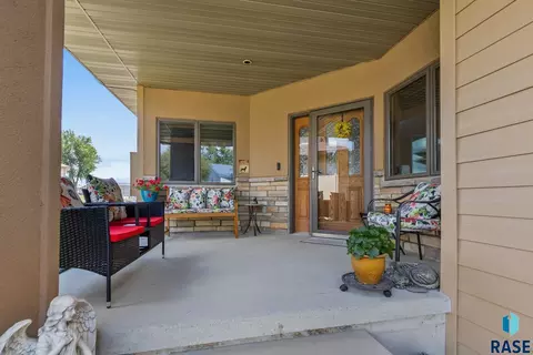 6019 Sunset Blvd, Madison, SD 57042 photo 3