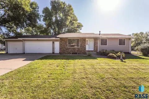 4304 S Holbrook Ave, Sioux Falls, SD 57106