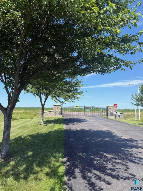 48006 Trading Post Rd, Sioux Falls, SD 57108 photo 1
