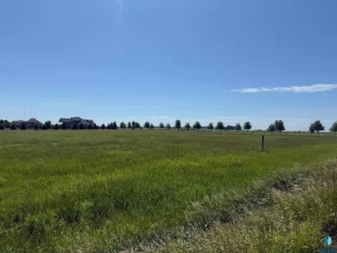 48006 Trading Post Rd, Sioux Falls, SD 57108 photo 2