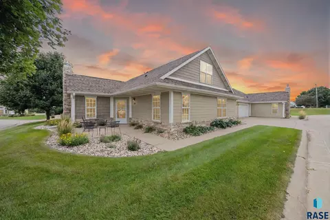 5511 Eastbridge Pl, Sioux Falls, SD 57110