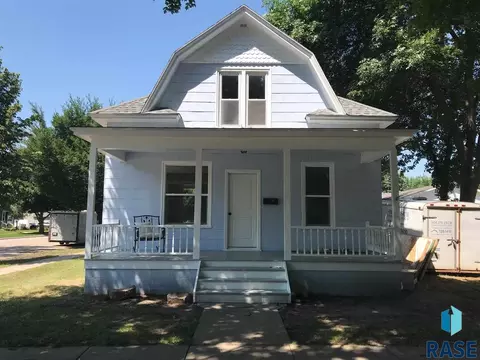 703 N Spring St, Luverne, MN 56156