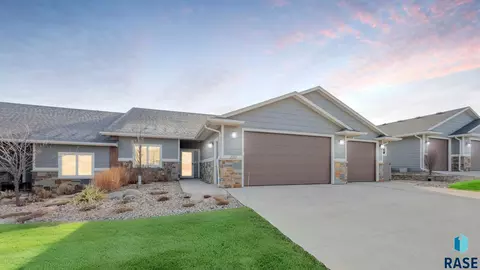 200 N Pine Lake Dr, Sioux Falls, SD 57110