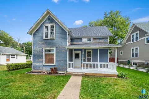 220 N Broadway St, Canton, SD 57013