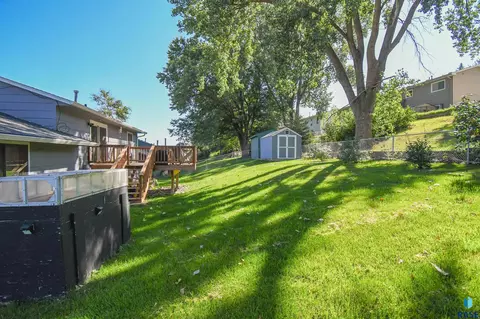 2005 E Tracy Ln, Sioux Falls, SD 57103 photo 34