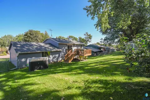 2005 E Tracy Ln, Sioux Falls, SD 57103 photo 35