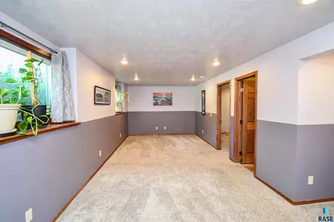 2005 E Tracy Ln, Sioux Falls, SD 57103 photo 23