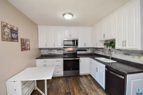 2005 E Tracy Ln, Sioux Falls, SD 57103 photo 14