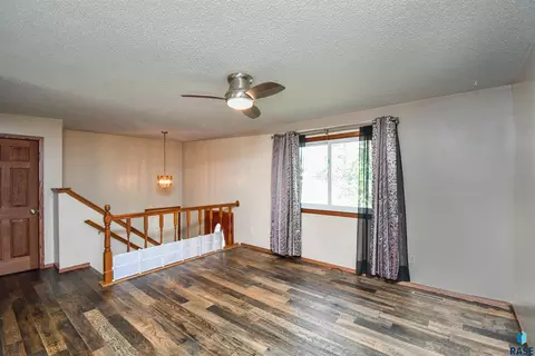 2005 E Tracy Ln, Sioux Falls, SD 57103 photo 7