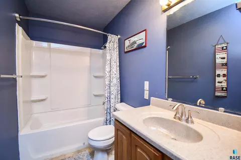 2005 E Tracy Ln, Sioux Falls, SD 57103 photo 18