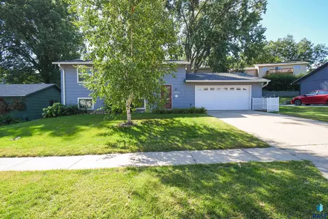 2005 E Tracy Ln, Sioux Falls, SD 57103 photo 4
