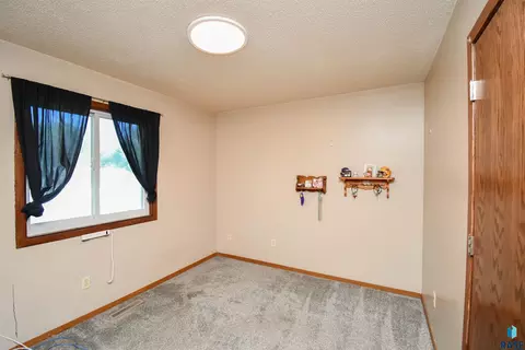 2005 E Tracy Ln, Sioux Falls, SD 57103 photo 20