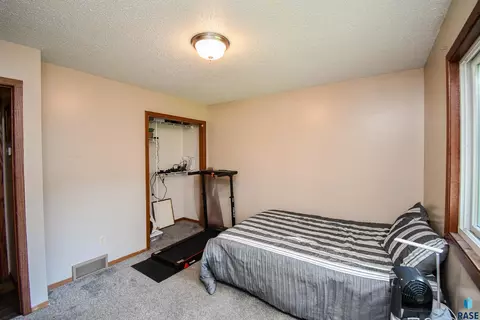 2005 E Tracy Ln, Sioux Falls, SD 57103 photo 17