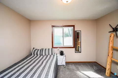 2005 E Tracy Ln, Sioux Falls, SD 57103 photo 16