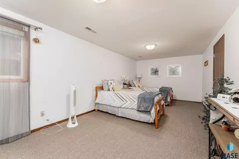 501 E Lotta St, Sioux Falls, SD 57105 photo 20