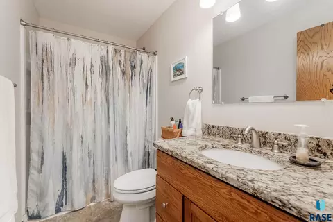 501 E Lotta St, Sioux Falls, SD 57105 photo 19