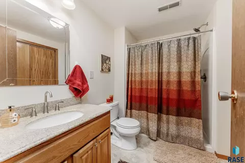 501 E Lotta St, Sioux Falls, SD 57105 photo 24