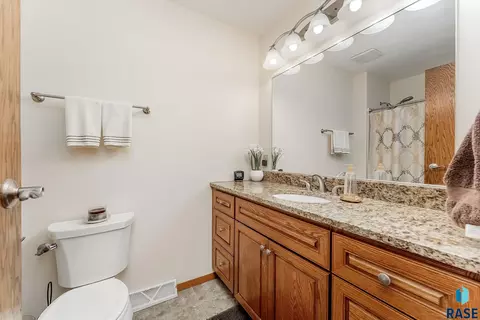 501 E Lotta St, Sioux Falls, SD 57105 photo 10