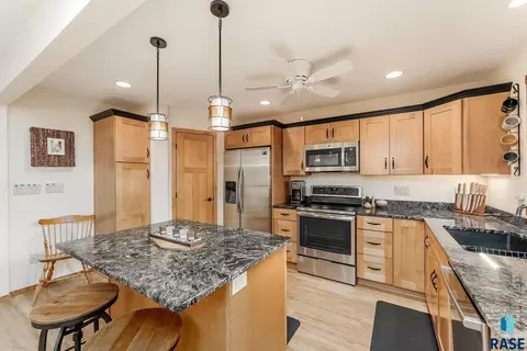 501 E Lotta St, Sioux Falls, SD 57105 photo 5