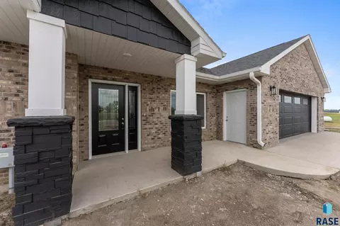 Exterior - 963 Thomas Dr, Centerville, SD 57014 photo 3 of 8