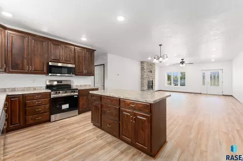 Kitchen - 963 Thomas Dr, Centerville, SD 57014 photo 5 of 7