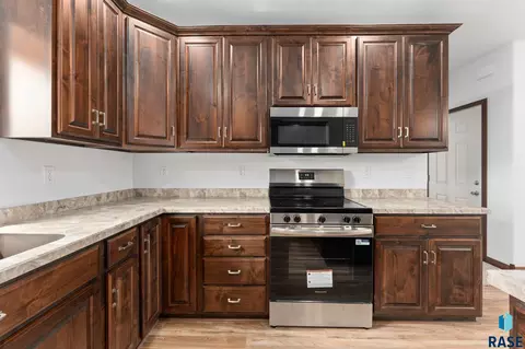 Kitchen - 963 Thomas Dr, Centerville, SD 57014 photo 3 of 7