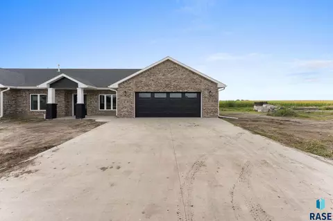 Exterior - 963 Thomas Dr, Centerville, SD 57014 photo 4 of 8