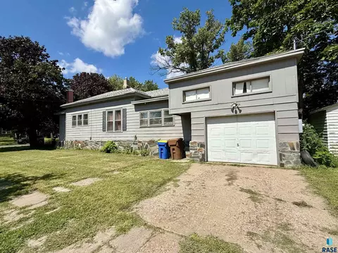 678 SW Ohio Ave, Huron, SD 57350
